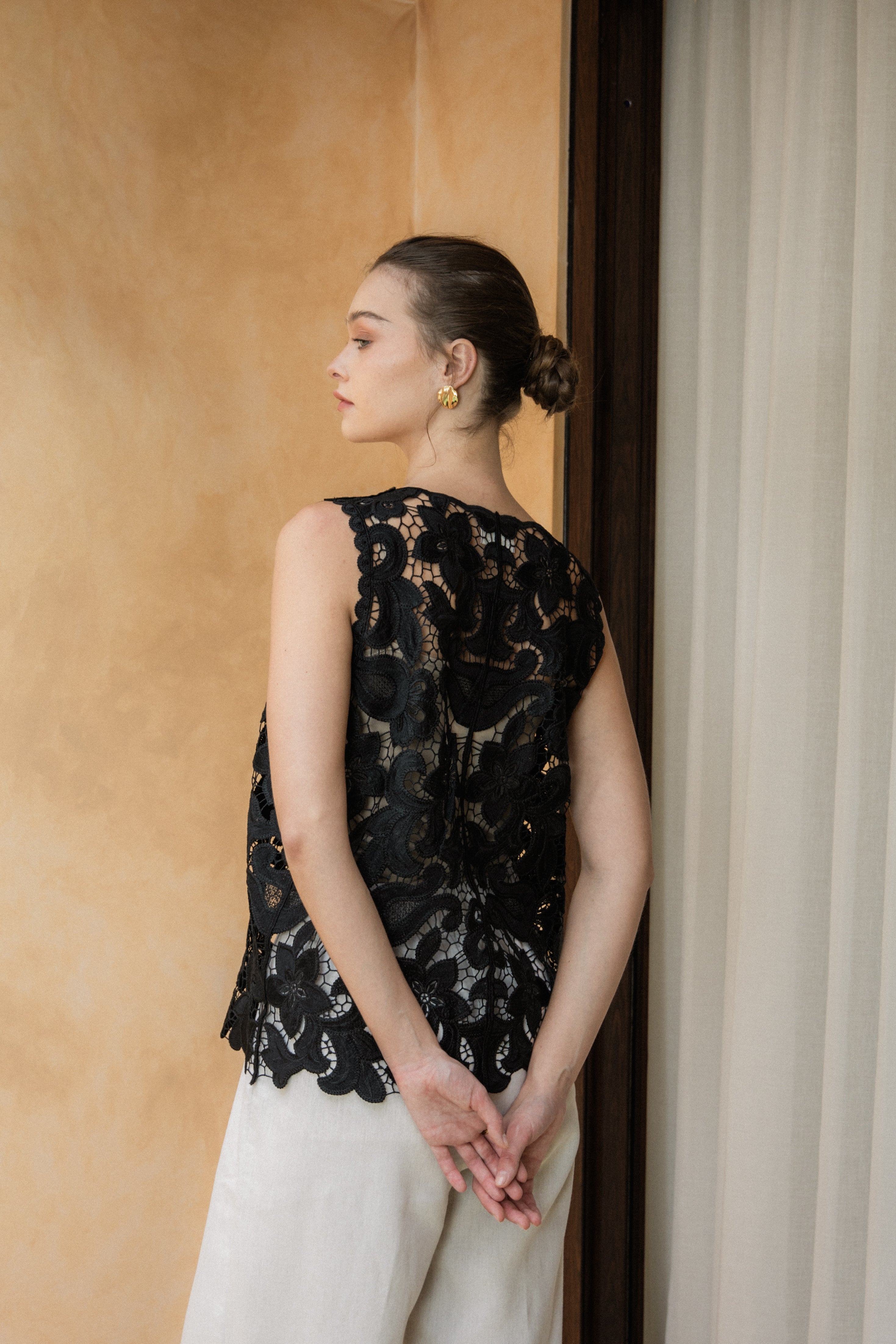 Nira Vest