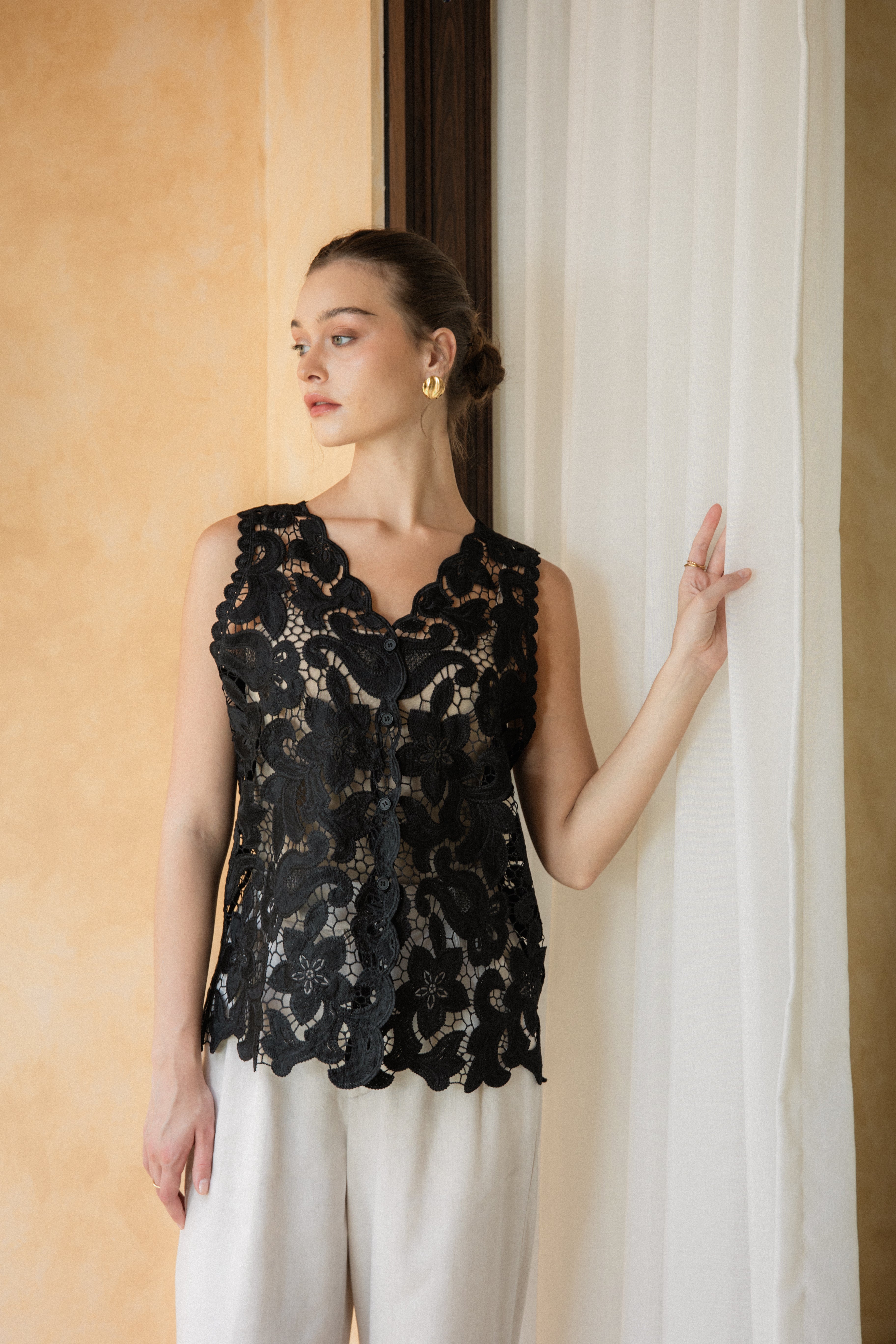 Nira Vest